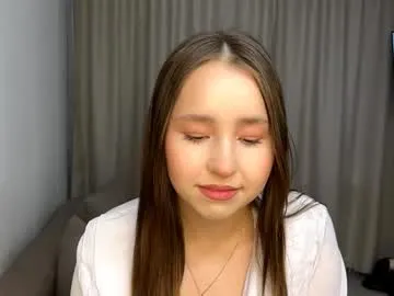 pamelanagler — Goal : 360 Spin around, show my outfit    i'm Mia and #new here #shy #skinny #smalltits #18 [28 tokens remaining]