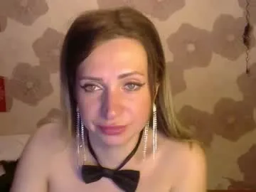 queen_daenerys — Sexy hot dance [95 tokens left] #young, #bigass, #shaved, #natural, #new
