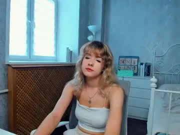 quiet_glowww — Show the heart   #shy #natural #new #18 #young [10 tokens remaining]