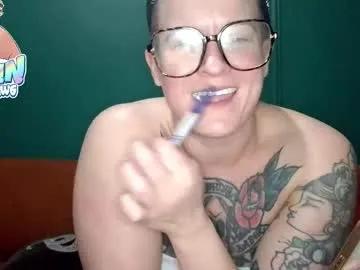 Chaturbate quinnofspades is Freechat quinnofspades — Yr fave BBC-addict <3 #interracial #sizequeen #pawg #smoking