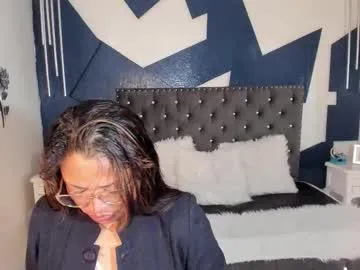 rihana_grey — GOAL: Make my hard nipples [45 tokens remaining] Do you want to play? #feet #hairy #mature #milf #ebony