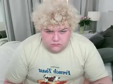 riven_miller — GOAL: spank my naked ass [144 tokens remaining] Welcome to my room! #chubby #curly #curvy #gay #bear