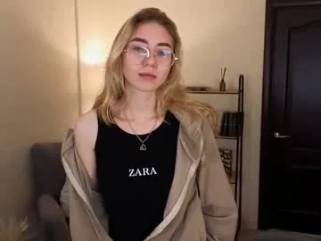 rosa_jones_ — GOAL: air kiss + smile [35 tokens remaining] Welcome to my room! #smalltits #blonde #18 #shy #new