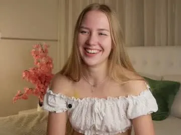 roxanelan — GOAL: If you love my face Hi, I'm new here! Let's start having fun? #shy #18 #new #teen #skinny [99 tokens remaining]