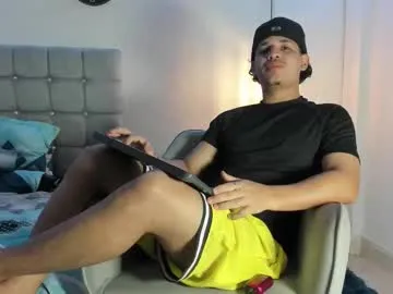samxx_muscle — cum show  #cum #bigcock #18 #lovense #latino [499 tokens remaining]