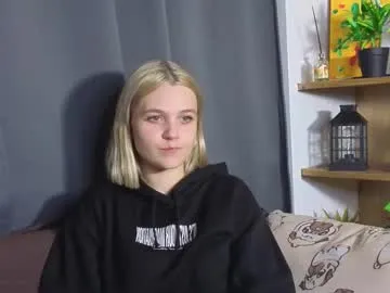 savannahshor — GOAL: idk [10 tokens remaining] Welcome to my room! #feet #blonde #shy #19 #new