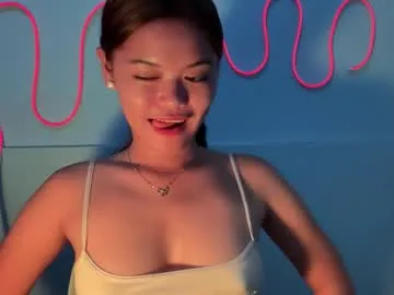 scarlett_snow0 — Wanna see me naked? #asian #pinay #petite #shy #young #teen