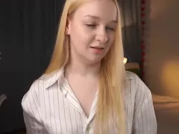 sebrinarainha — goal:  Make my top fall to the floor   I turned 18 and this is my 3rd day here! I'm Rina #new #18 #young #shy #cute [144 tokens remaining]