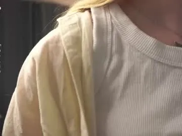 sebrinarainha — goal: exciting sounds when sucking fingers while looking into your eyes #new #18 #young #shy #lovense [33 tokens remaining]
