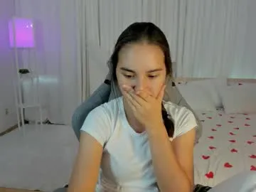 seraphineclark — hi^^ i'm Seraphine and my first day here GOAL -  show belly <3 #shy #new #nonude #18 #natural [62 tokens remaining]