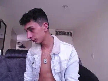seth_c69 — Heeyyy! :) ** come explore my curves** #lovense  #feet  #young  #muscle