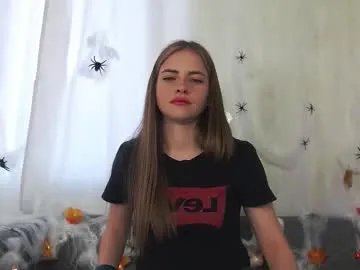 sexy_sansa —  2 fingers in pussy #squirt #new #c2c #anal #daddy [198 tokens remaining]