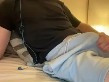 show_jizzness — shorts off #hairy [0 tokens remaining]