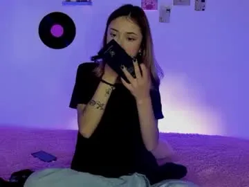 sophie_collins13 — Fingger pussy [300 tokens left] Hey guys, I'm new here and I'm very hot help me have fun  #feet #ass #latina #18 #smalltits