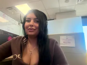 spicymami0333 — make me spit on my kitty & play with pussy til I squirt  #new #bigboobs #bigass #latina #squirt [528 tokens remaining]