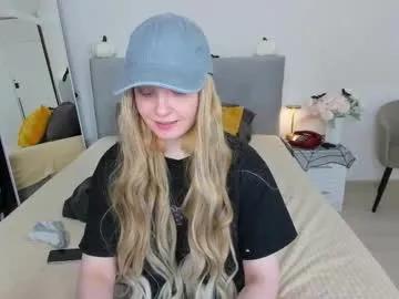 stacy_starrrr — lick your fingers #new #feet #shy #18 #bigass [20 tokens remaining]