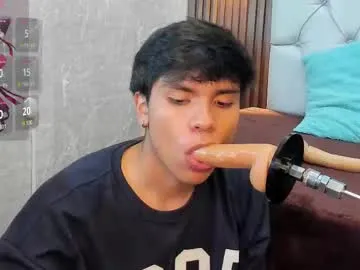 thiago_kozak — GOAL: Dance Naked [50 tokens remaining] Welcome to my room! #teen #gay #cum #18 #twink
