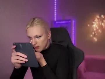 tiffany2005 — GOAL: cum in front of everyone [900 tokens remaining] Welcome to my room! #18 #bigdick #bigass #trans #cam