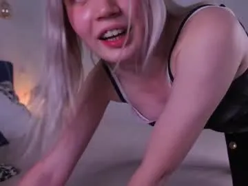 tinasiner — suck finger #blonde #teen #feet #18 #cute [23 tokens remaining]