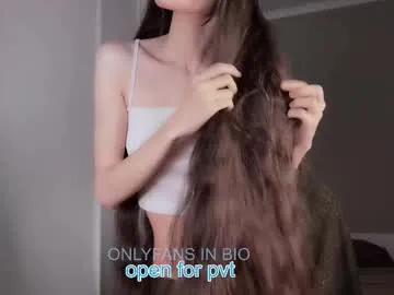 unhollymeow — take off tshirt [100 tokens left] roll the dice 69tk <3 #longhair #hairy #hairyarmpits #feets  #petite