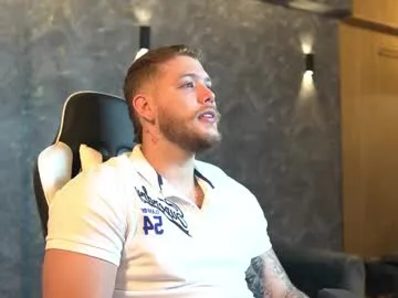 valentino_ferrari28 — GOAL: 300 full naked [1000 tokens remaining] Welcome to my room! #latino #blonde #beard #lovense #muscle