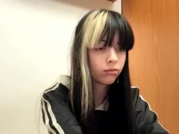 veradaisy — hihi^^ smile for u<3 #skinny #shy #new #18 #cute [11 tokens remaining]