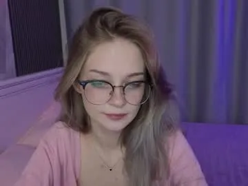 vialeta_baby — GOAL: Winl+lick finger [25 tokens remaining] Meow^^~ call me VI #18 #feet #lovense #skinny #teen