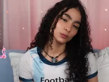 vicky_curly — I am #18 #new #teen - Goal: If u like how I look today  [81 tokens left] #lovense #latina