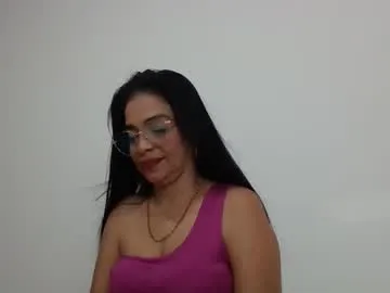 vicky_madame — GOAL: Naked Dance [299 tokens remaining] Welcome to my room! #mature #mommy #bigass #curvy #cute