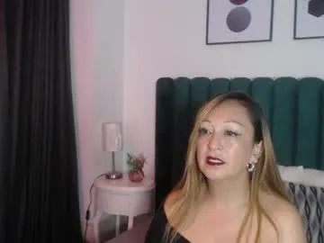 victoriaqueen_fg_ — Give me a mommy smile [13 tokens left] I'm Victoria your Queen a pleasure to meet you, educated men excite me #milf #mature #mommy #natural #bbw