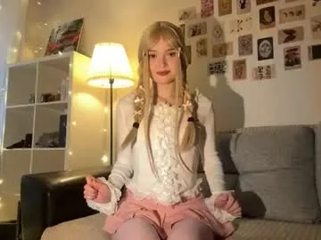 viola_blonde — Current Goal: Breast massage close to camera at 33 tokens -- Secret Show at Final Goal #new #18 #bigboobs #shy #young