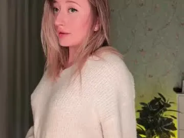 wendy_amber — Goal: Put gloss on my lips to kiss u Hello  My name is Daisy #erotic #talk #tease #orgasm #naked