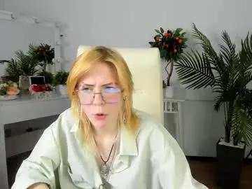 wild_berry_soul — GOAL: dance [52 tokens remaining] Welcome to my room! #new #blonde #glasses #18 #young