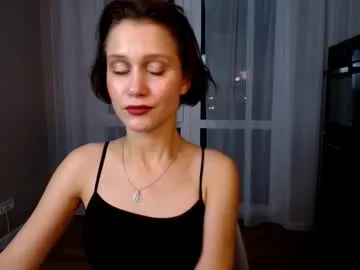 worsh1p_me — Kinky Jona is here! Voulez-vous #femdom avec moi? I speak eng & #french, love to dominate and be worshipped... - Goal: KNEEL, I TEASE WITH FEET [123 tokens left] #cuckold #feet #sph