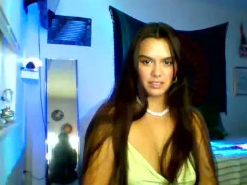 xova_fficial — outfit change [600 tokens remaining]