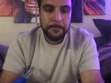 y2ab — newly bicurious straight dude look to suck a dick (or two) :)