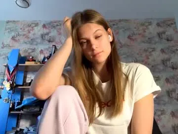yenrowsell — GOAL:Check my eyes colour:) Welcome to my first day! #new #18 #fit #young #bigass [10 tokens remaining]