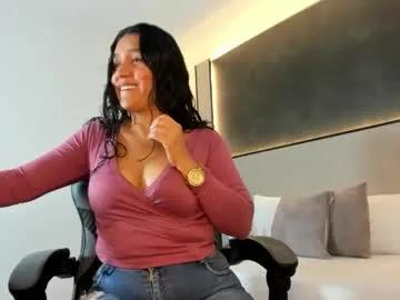 zoee_zi — GOAL: squirt in jeans [999 tokens remaining] Welcome to my room! #milf #latina #jeans #anal #squirt