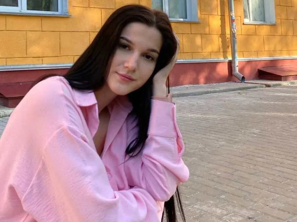 AftonLeboeuf — I really like going to the gym and doing sports, playing billiards, doing makeup and taking care of myself.
