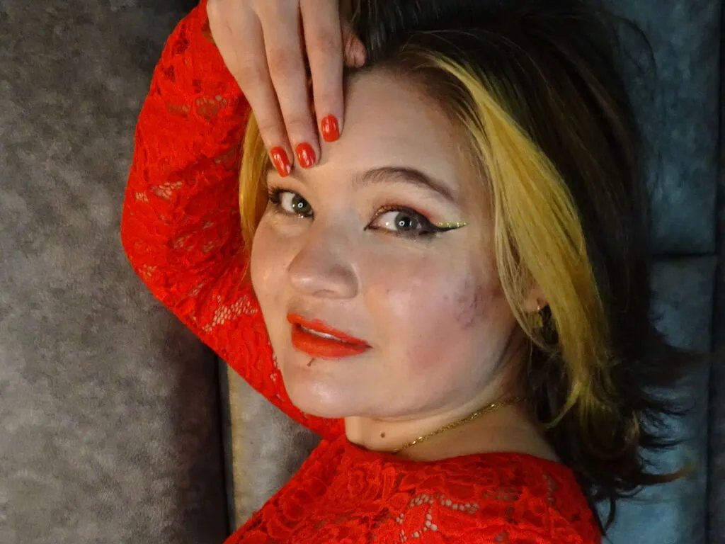 CatalinaDiaz — Smart flirting, intense looks, interesting conversations, and feeling a real connection that flows naturally.