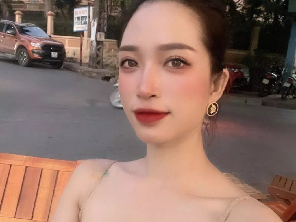 KarenChris — like to explore many emotions with strange men