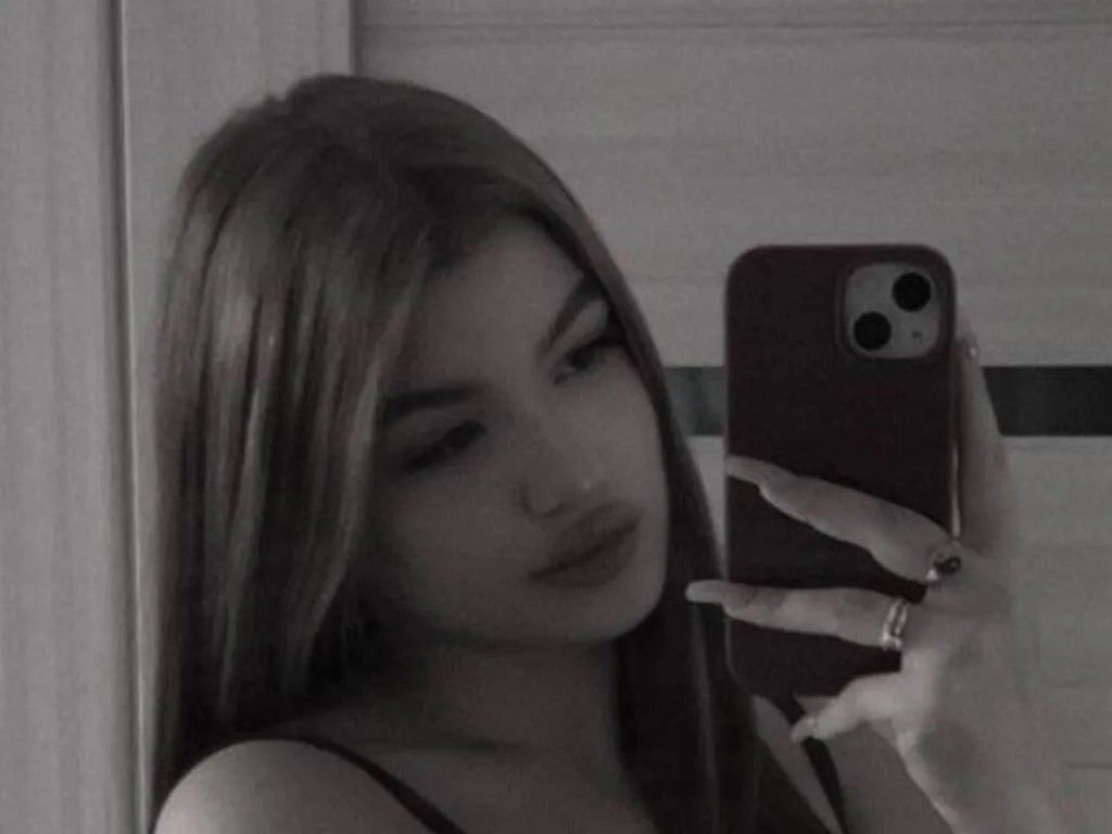 LoraineLutton — I love calm moments filled with music, creativity, long walks, soft lights, and cozy vibes that make everything feel warm and inspiring