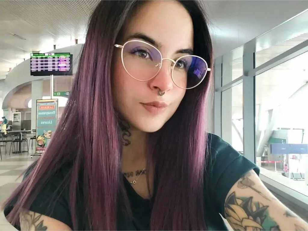 MeganSmears — I like adventures, and experiencing new things, especially in sexual matters, do you dare to try me?