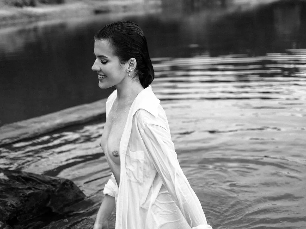 SarahSteele — Strong arms taking care of me, sexual words, deep eyes contact, flirting, seduction, touching and kissing, - it makes me so horny...