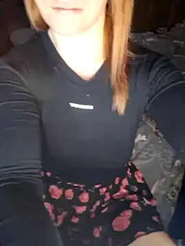 _Kitti_ — naked maid costume