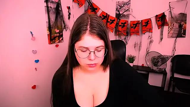 StripChat _Lovely_Mary is Freechat _Lovely_Mary — spanking on the butt