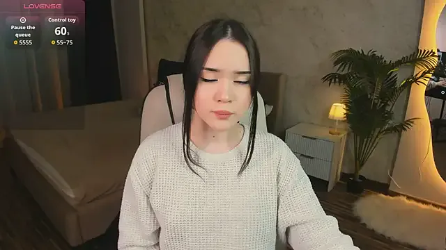 _spicygirl — topless 3 min & pinch nipples