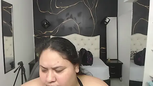 Aaliyah11 — oil tits