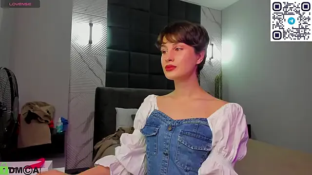 Adeline_Perle — Spank your ass