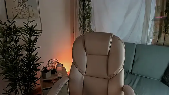 aisha_bx — BLOWJOB TOPLESS + SALIVA
